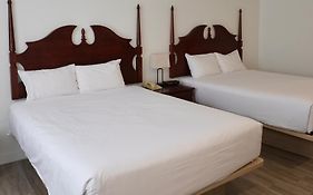 Travelodge By Wyndham Quebec City Hotel & Convention Centre